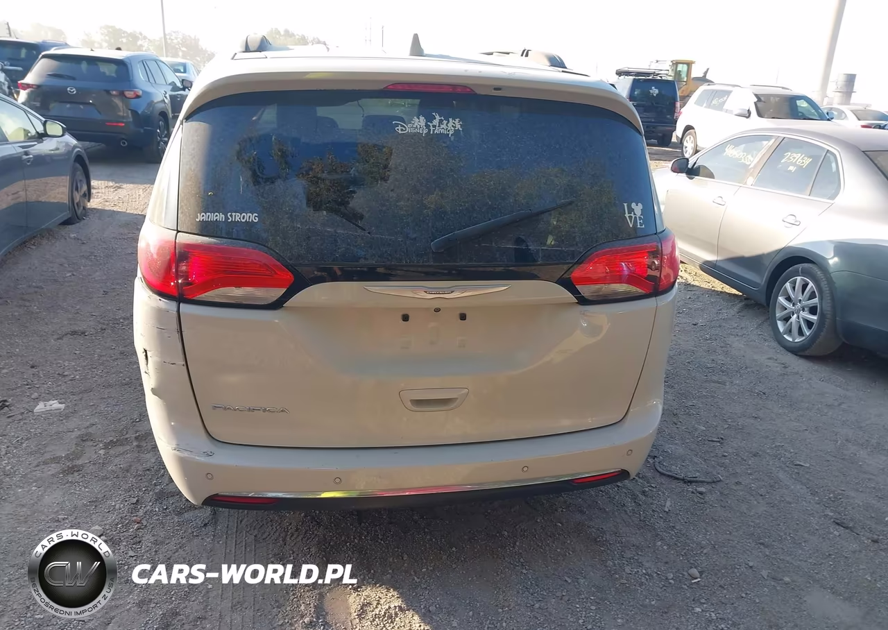 2017 Chrysler Pacifica Touring-L VIN:2C4RC1BG7HR634194 - 16