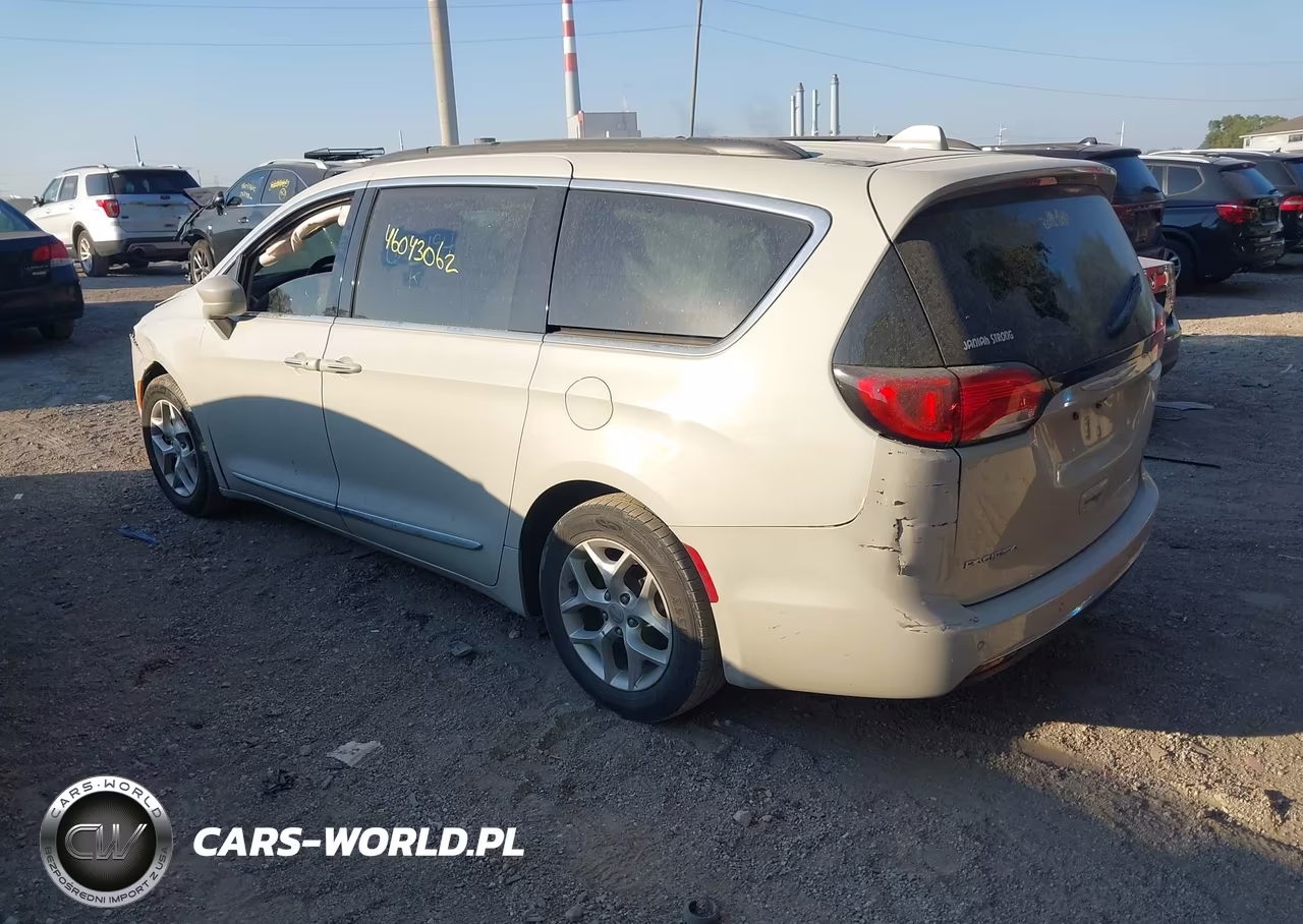 2017 Chrysler Pacifica Touring-L VIN:2C4RC1BG7HR634194 - 3
