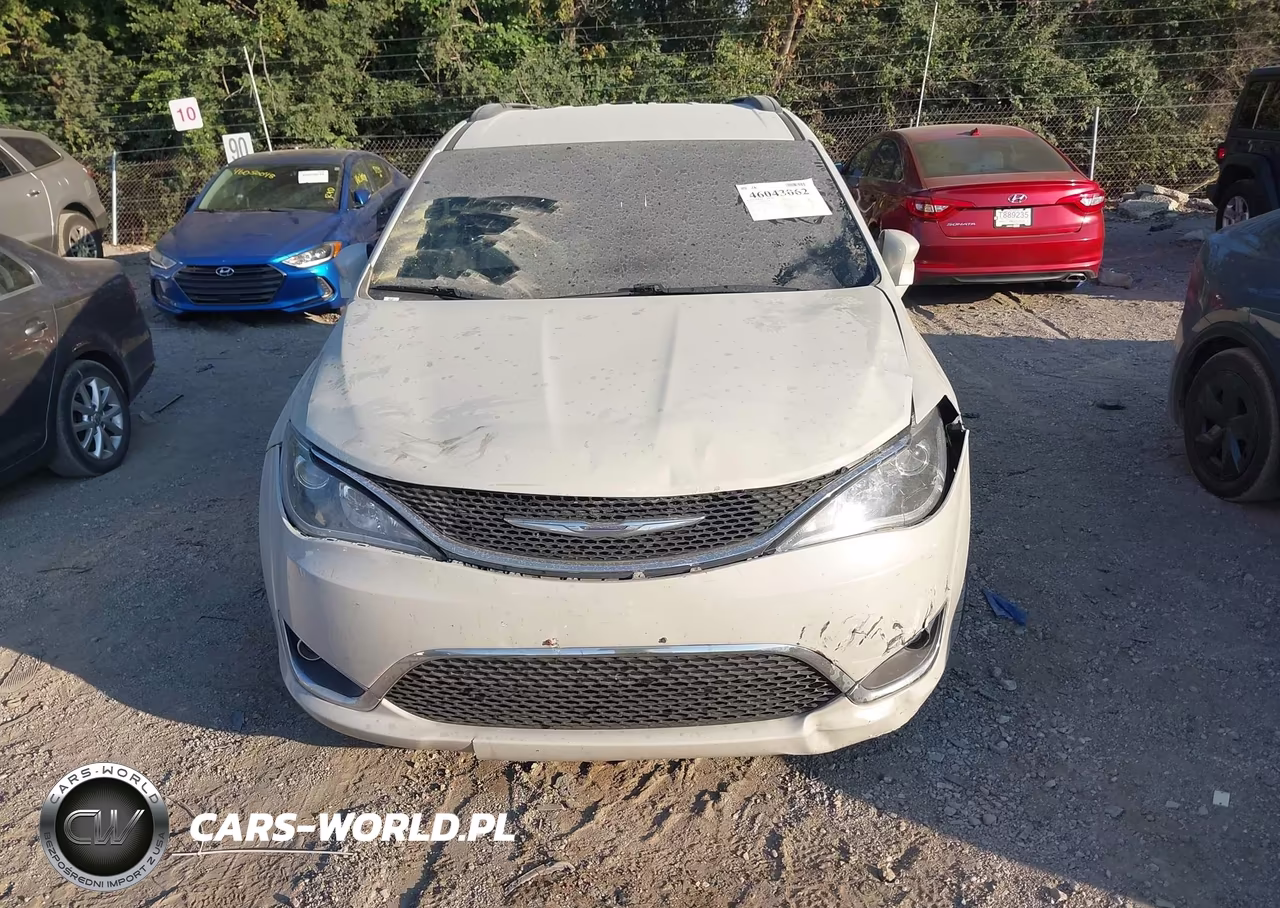 2017 Chrysler Pacifica Touring-L VIN:2C4RC1BG7HR634194 - 6
