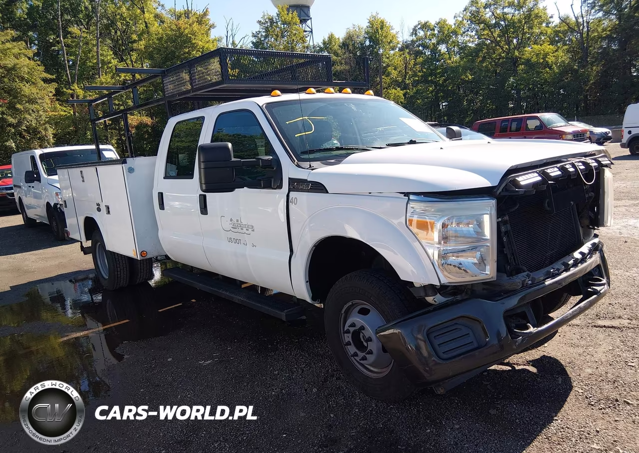 2015 Ford F-350 Chassis Xl