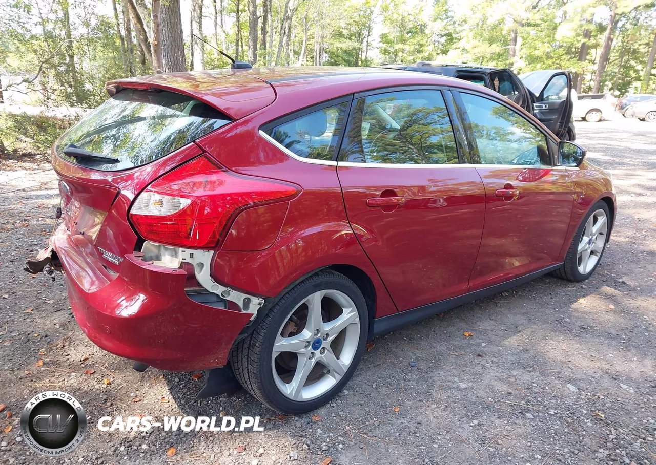 2013 Ford Focus Titanium VIN:1FADP3N23DL241392 - 4