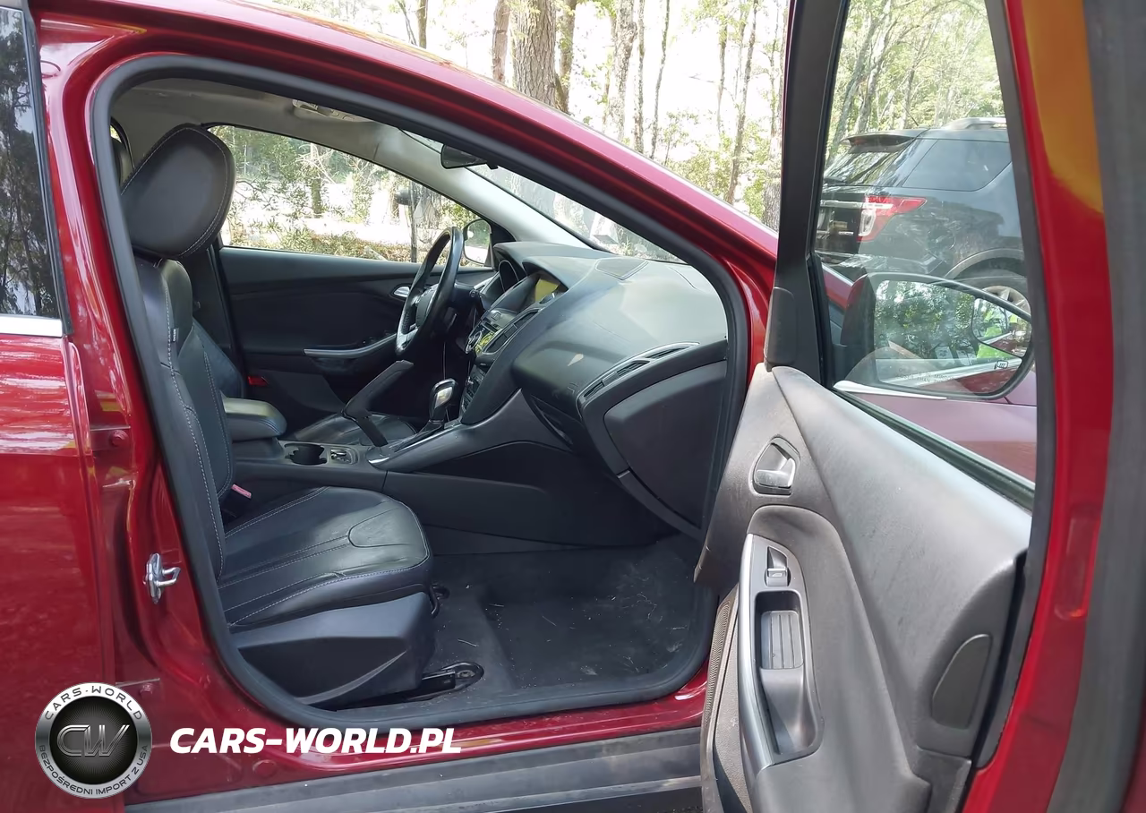 2013 Ford Focus Titanium VIN:1FADP3N23DL241392 - 5