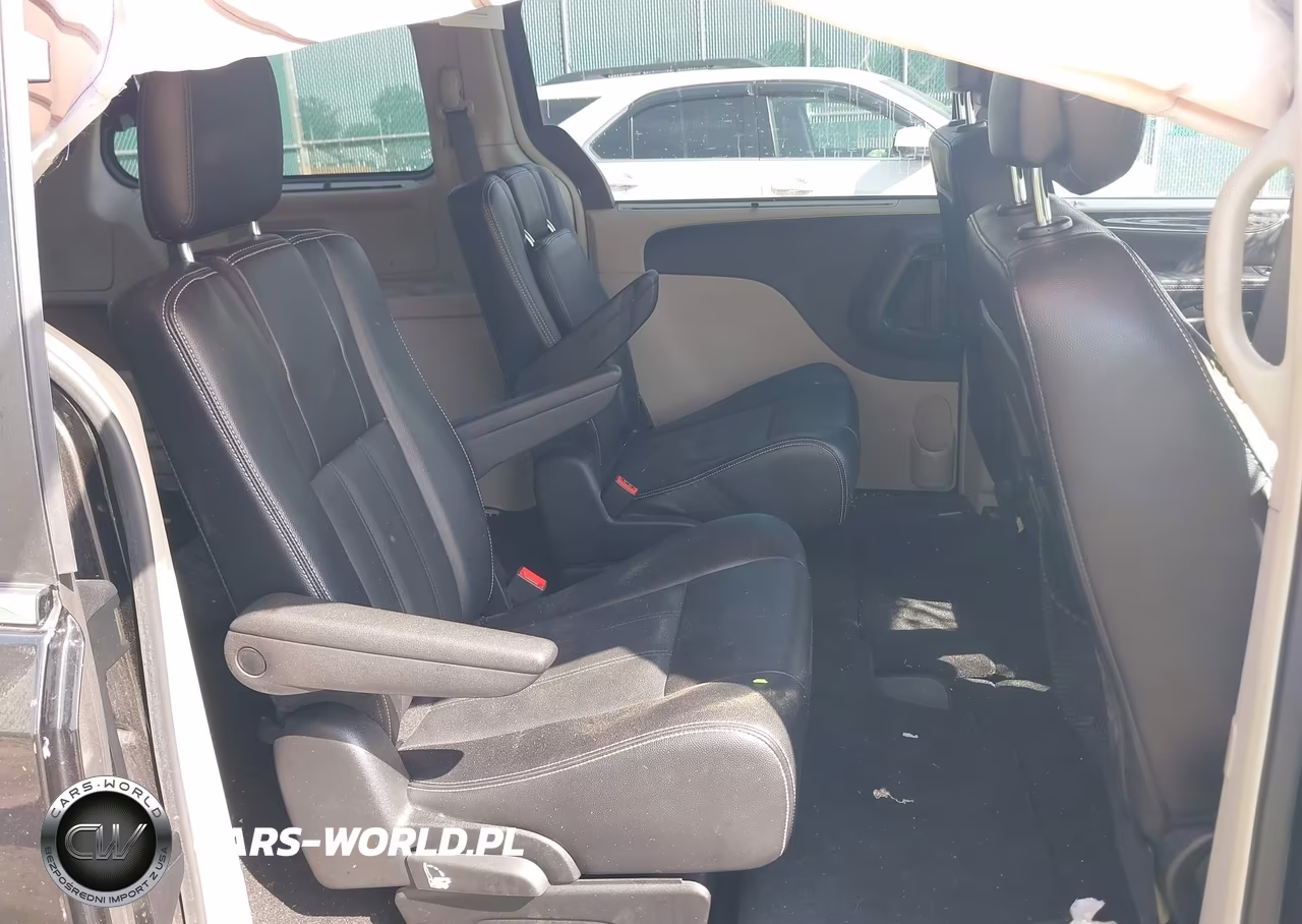 2015 Chrysler Town & Country Touring VIN:2C4RC1BG4FR590832 - 8