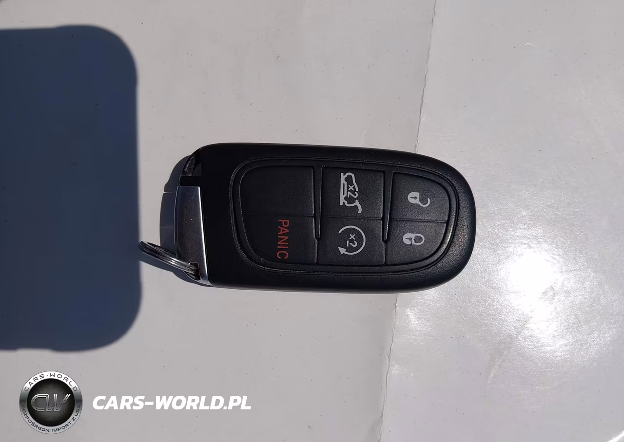 2015 Jeep Cherokee Latitude VIN:1C4PJMCB8FW558703 - 11