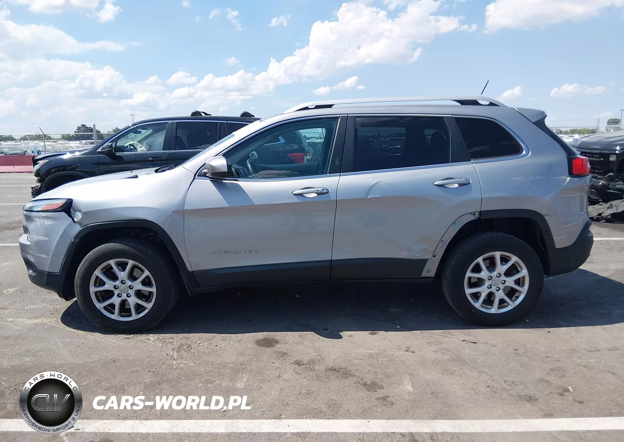 2015 Jeep Cherokee Latitude VIN:1C4PJMCB8FW558703 - 14