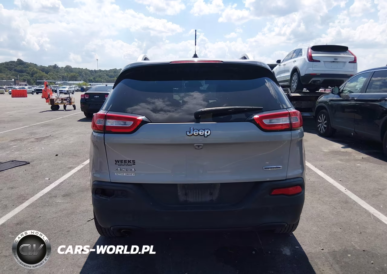 2015 Jeep Cherokee Latitude VIN:1C4PJMCB8FW558703 - 16
