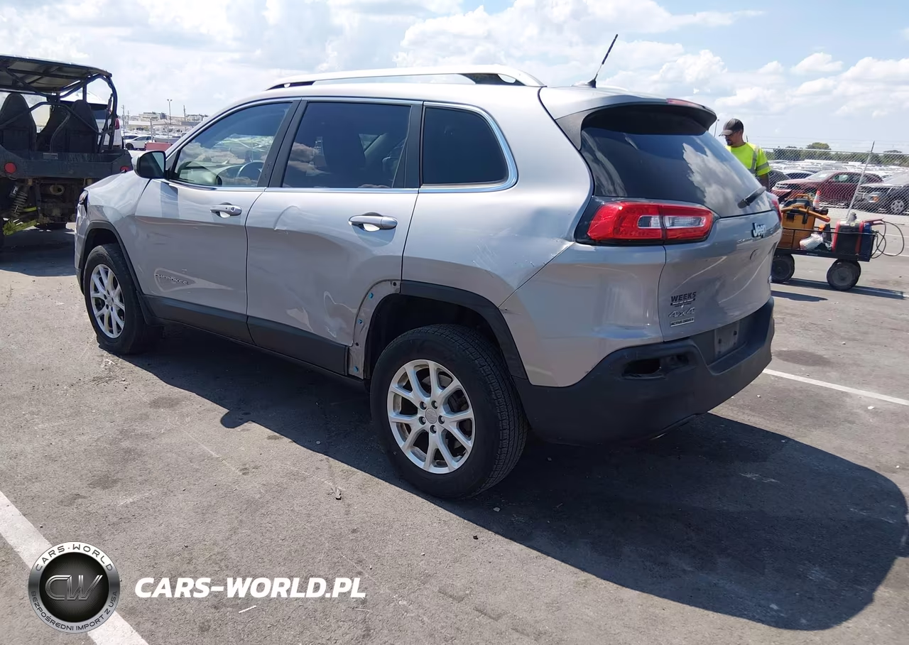 2015 Jeep Cherokee Latitude VIN:1C4PJMCB8FW558703 - 3