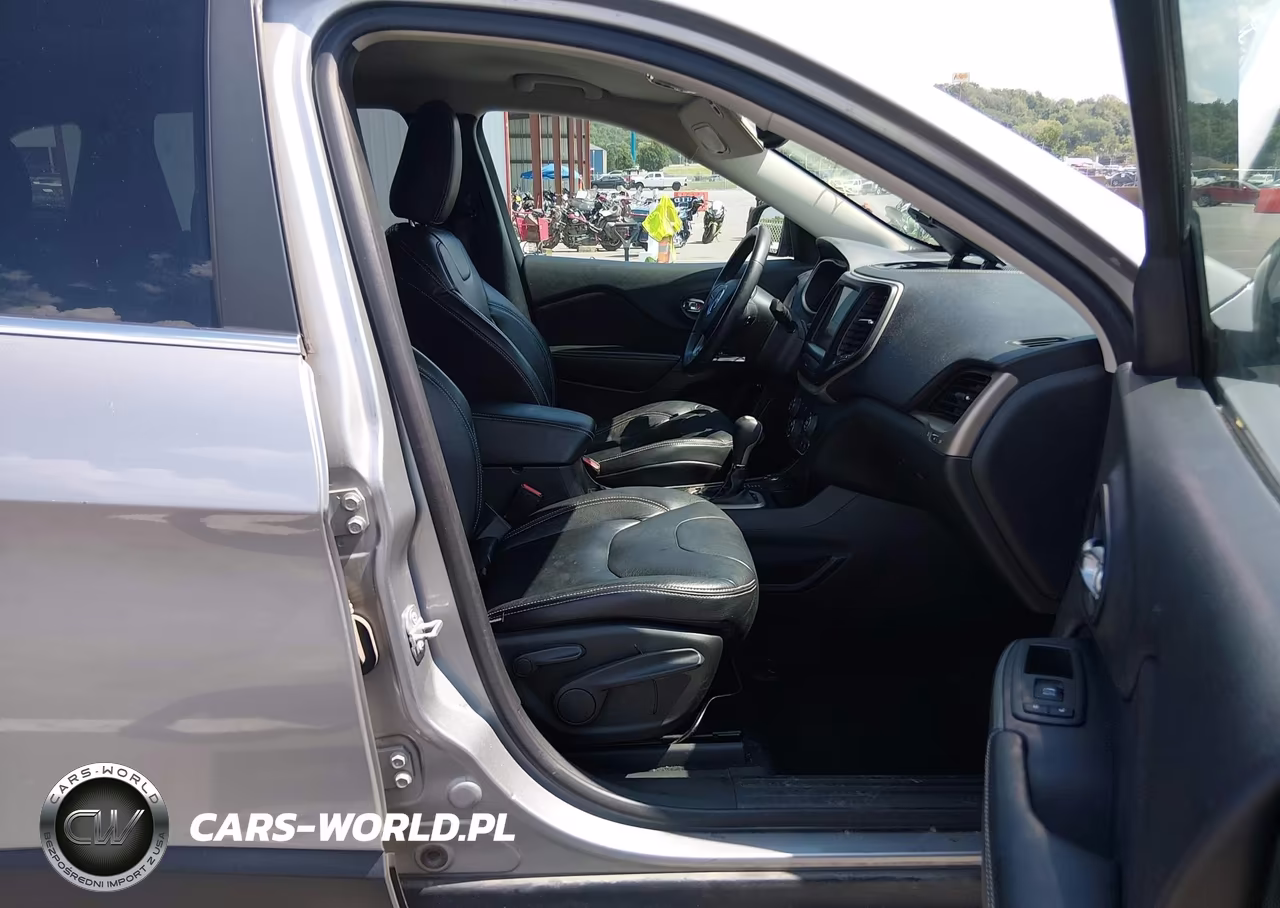 2015 Jeep Cherokee Latitude VIN:1C4PJMCB8FW558703 - 5