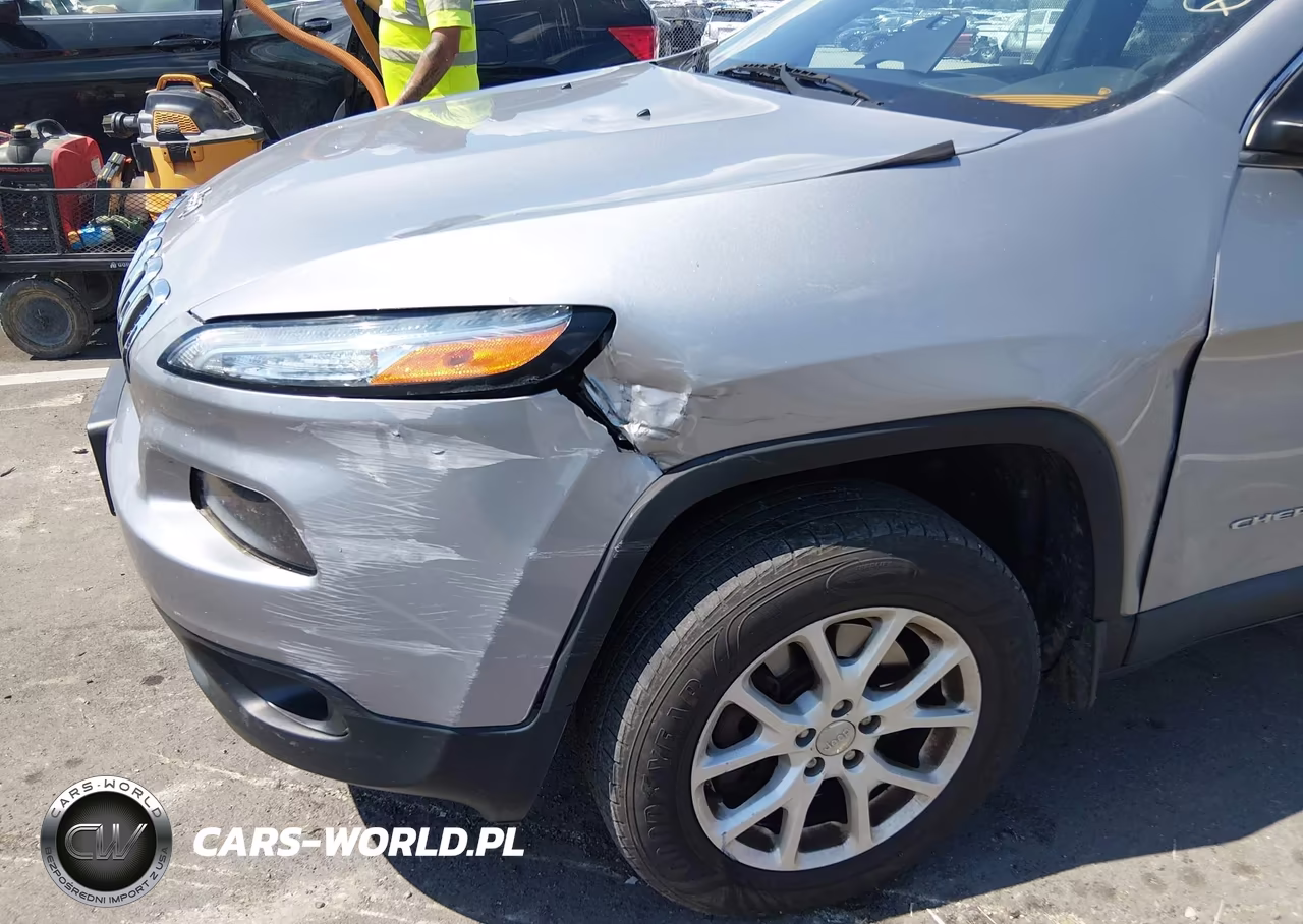 2015 Jeep Cherokee Latitude VIN:1C4PJMCB8FW558703 - 6