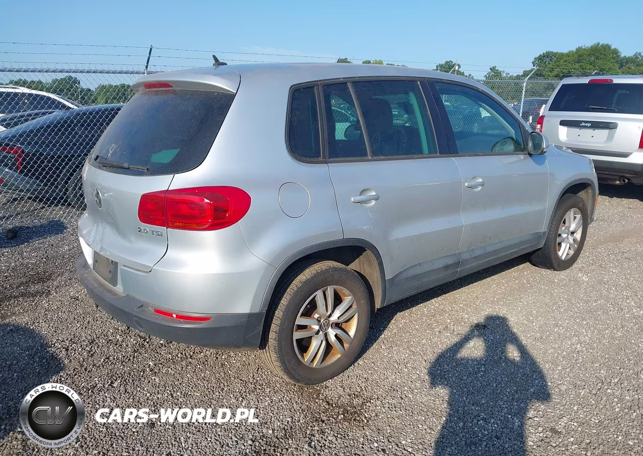 2012 Volkswagen Tiguan S VIN:WVGAV7AX7CW557575 - 4