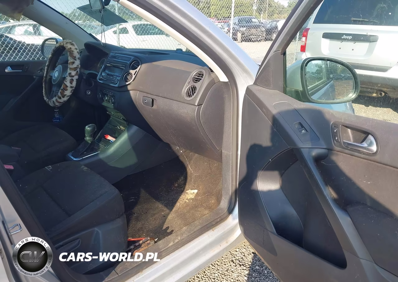 2012 Volkswagen Tiguan S VIN:WVGAV7AX7CW557575 - 5