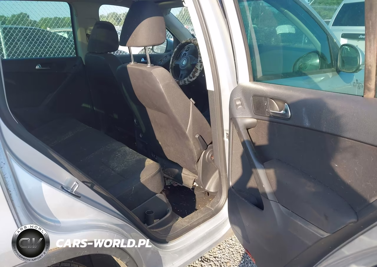 2012 Volkswagen Tiguan S VIN:WVGAV7AX7CW557575 - 8