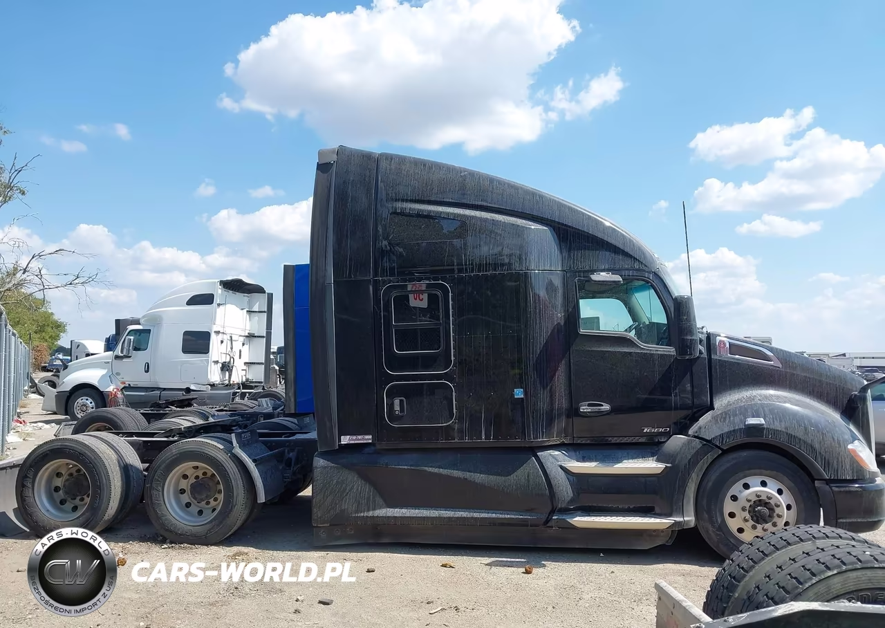2018 Kenworth T680 VIN:1XKYDP9XXJJ222089 - 11