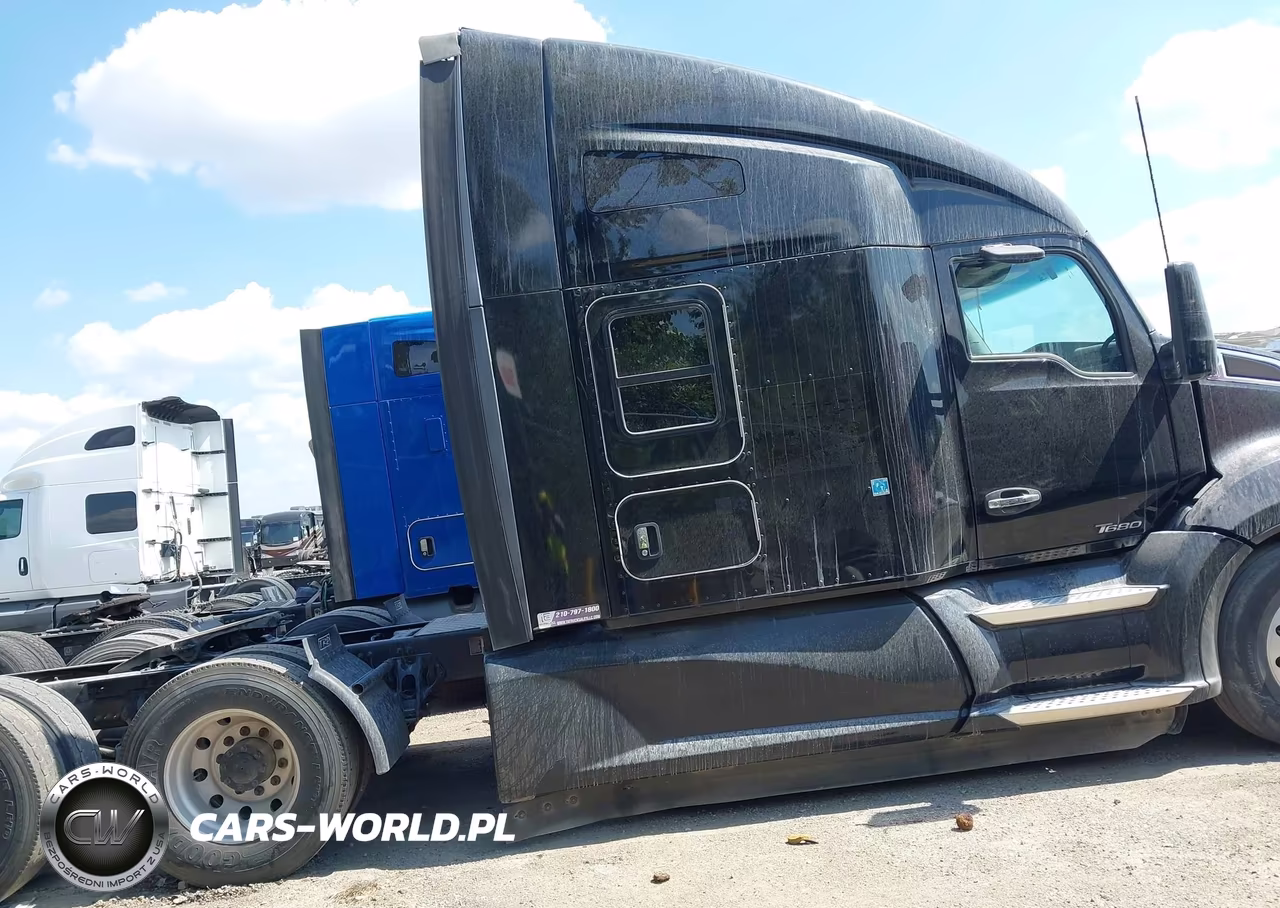 2018 Kenworth T680 VIN:1XKYDP9XXJJ222089 - 4