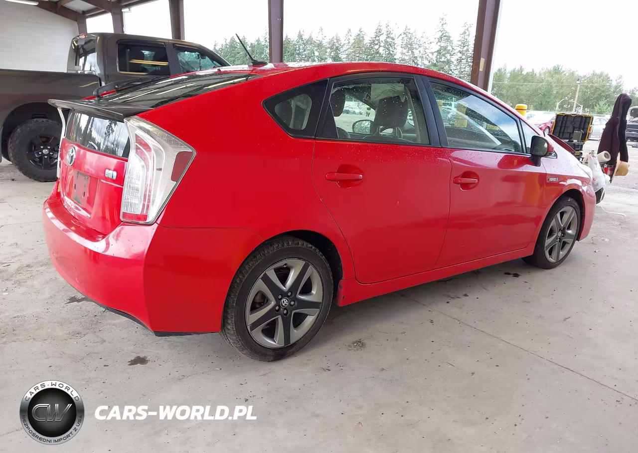 2015 Toyota Prius Persona Series Special Edition VIN:JTDKN3DU3F0399228 - 4