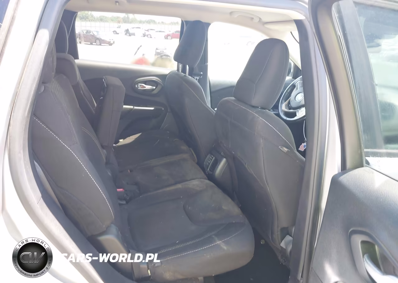 2016 Jeep Cherokee Altitude VIN:1C4PJLCB1GW222113 - 8
