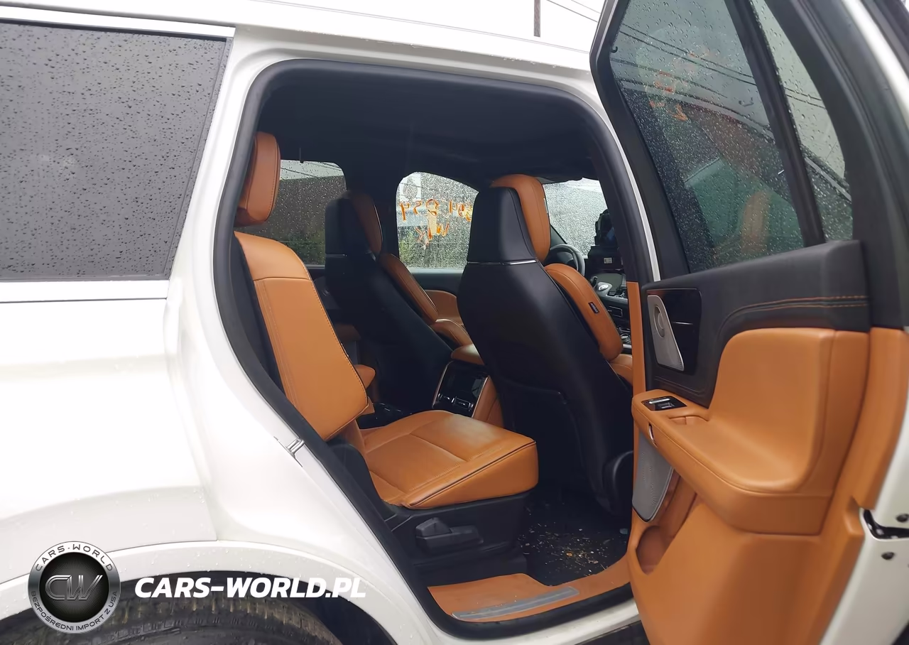 2023 Lincoln Aviator Black Label VIN:5LM5J9XC5PGL13532 - 8