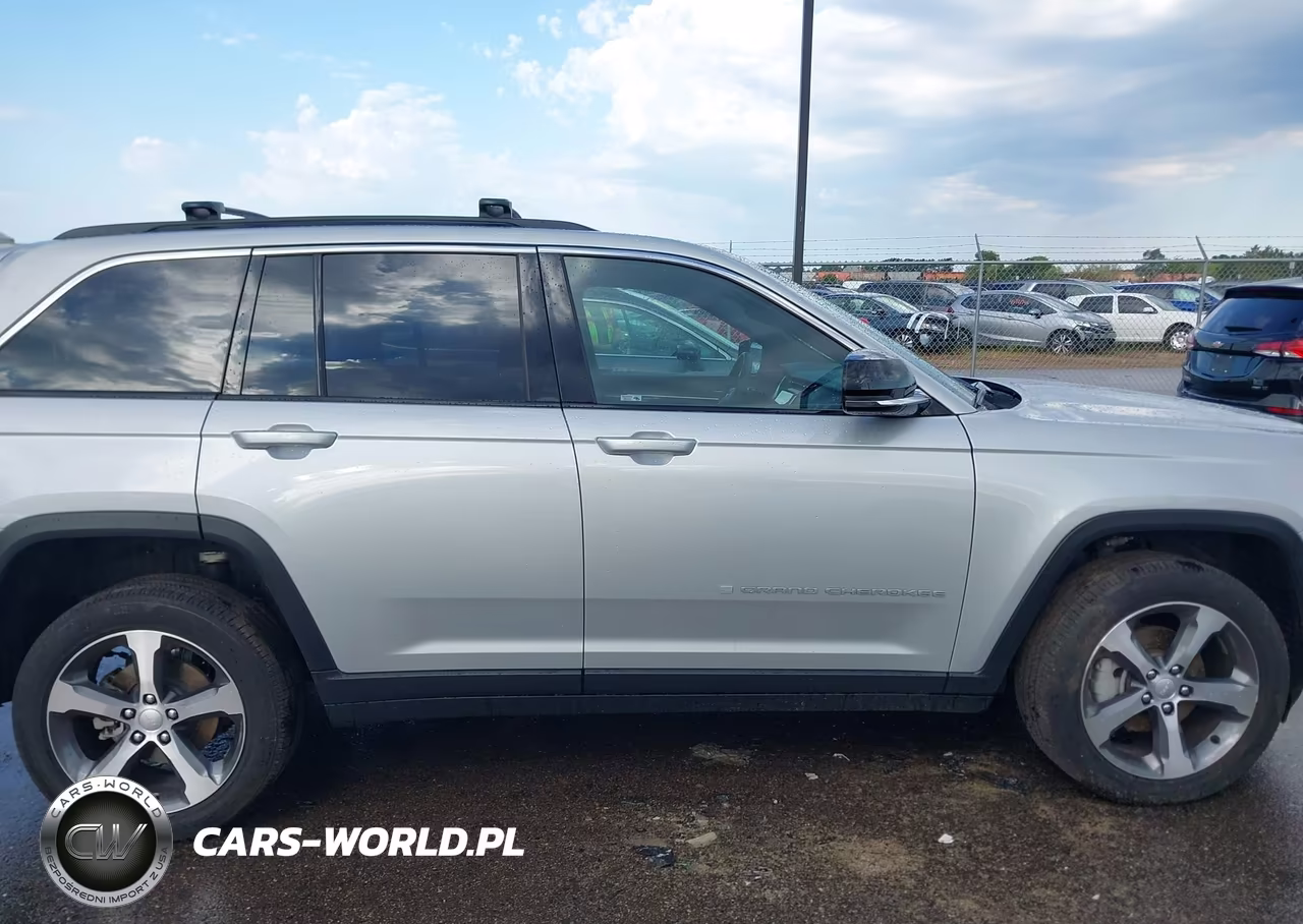 2024 Jeep Grand Cherokee Limited 4X4 VIN:1C4RJHBGXRC195016 - 12