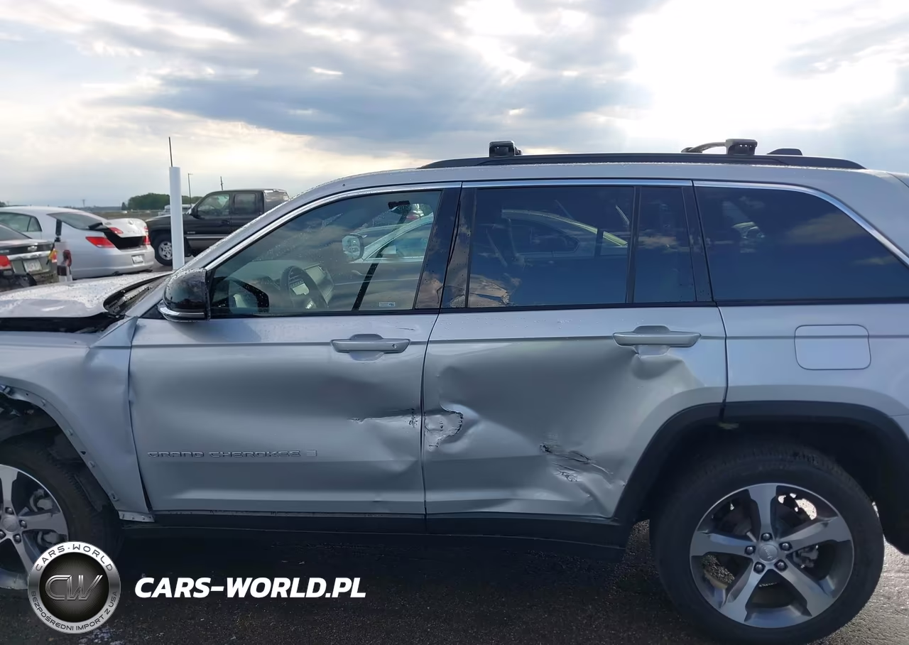 2024 Jeep Grand Cherokee Limited 4X4 VIN:1C4RJHBGXRC195016 - 13
