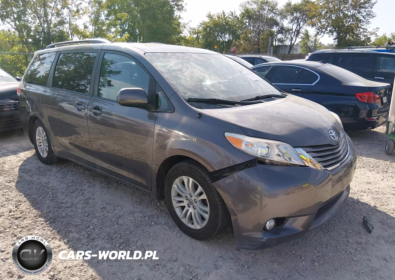 2014 Toyota Sienna Xle V6 8 Passenger