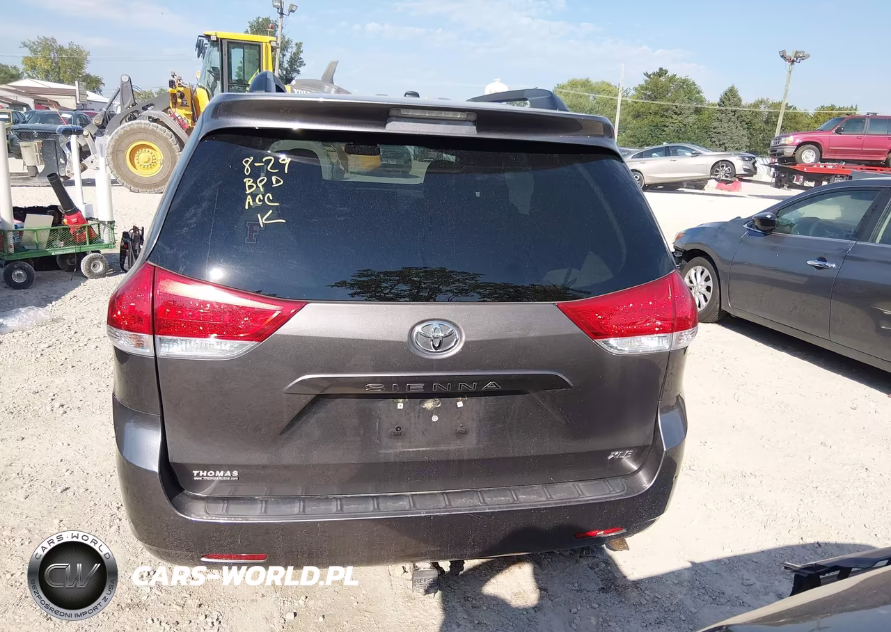 2014 Toyota Sienna Xle V6 8 Passenger VIN:5TDYK3DC1ES456709 - 16