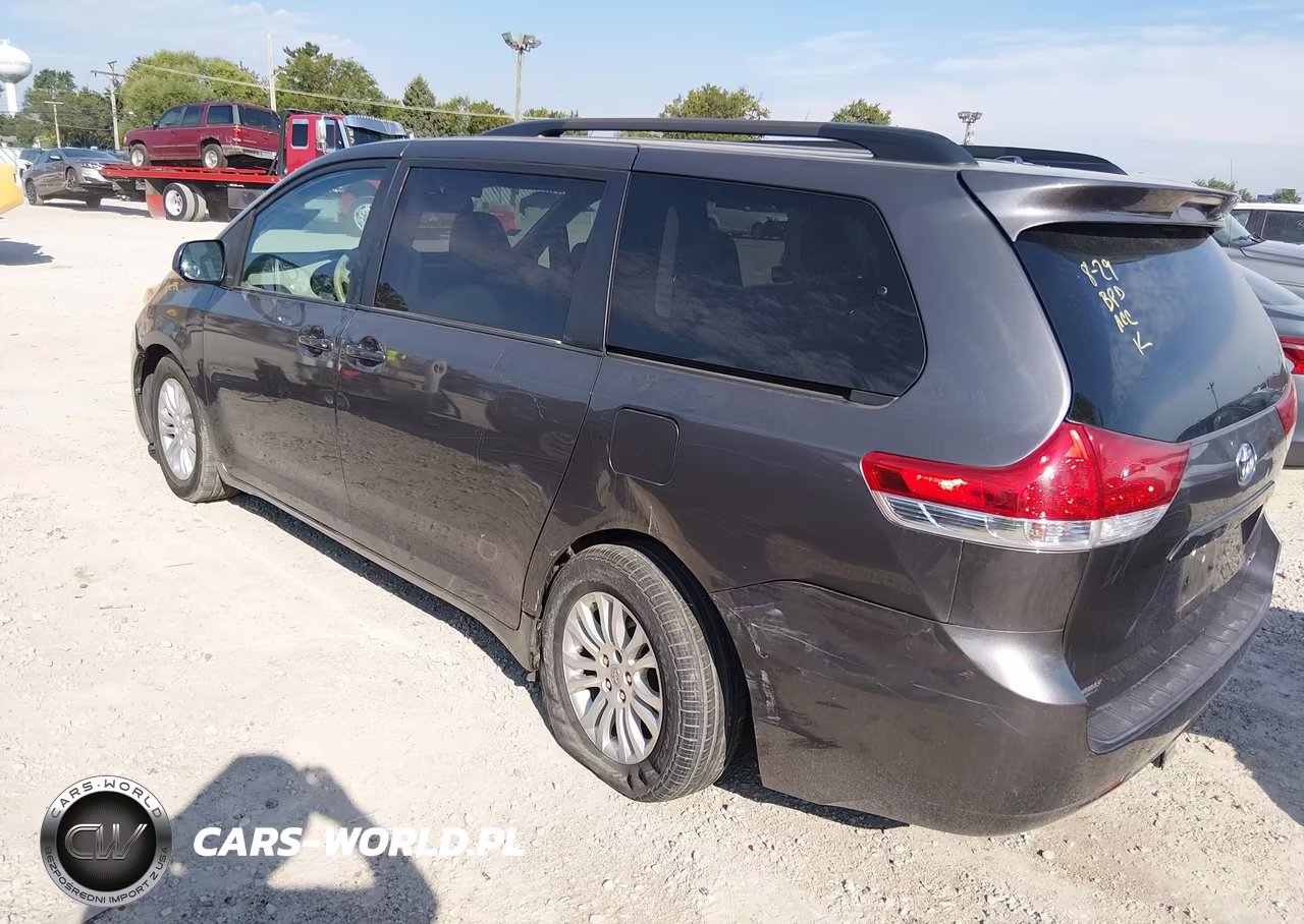 2014 Toyota Sienna Xle V6 8 Passenger VIN:5TDYK3DC1ES456709 - 3