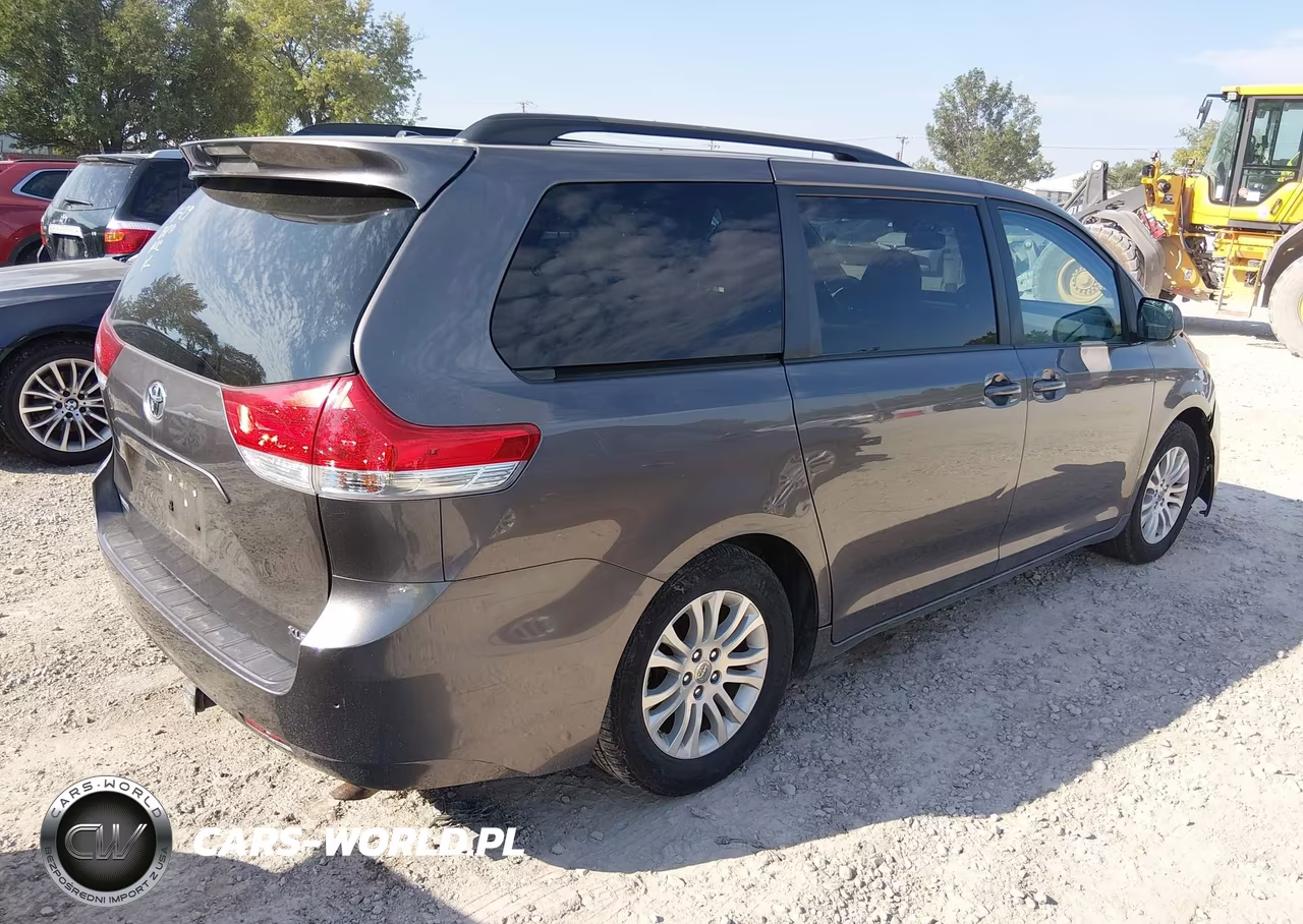 2014 Toyota Sienna Xle V6 8 Passenger VIN:5TDYK3DC1ES456709 - 4