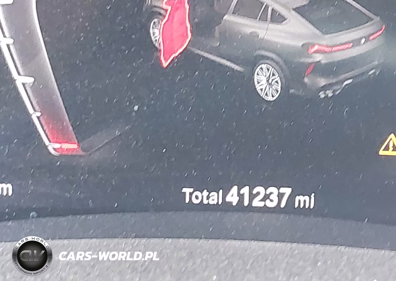 2021 BMW X6 M VIN:5YMCY0C07M9E19296 - 16