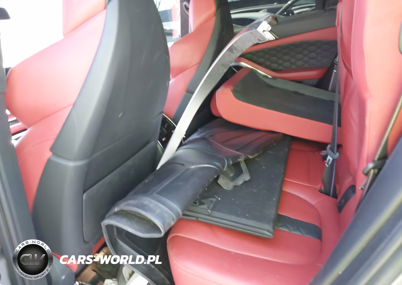 2021 BMW X6 M VIN:5YMCY0C07M9E19296 - 21