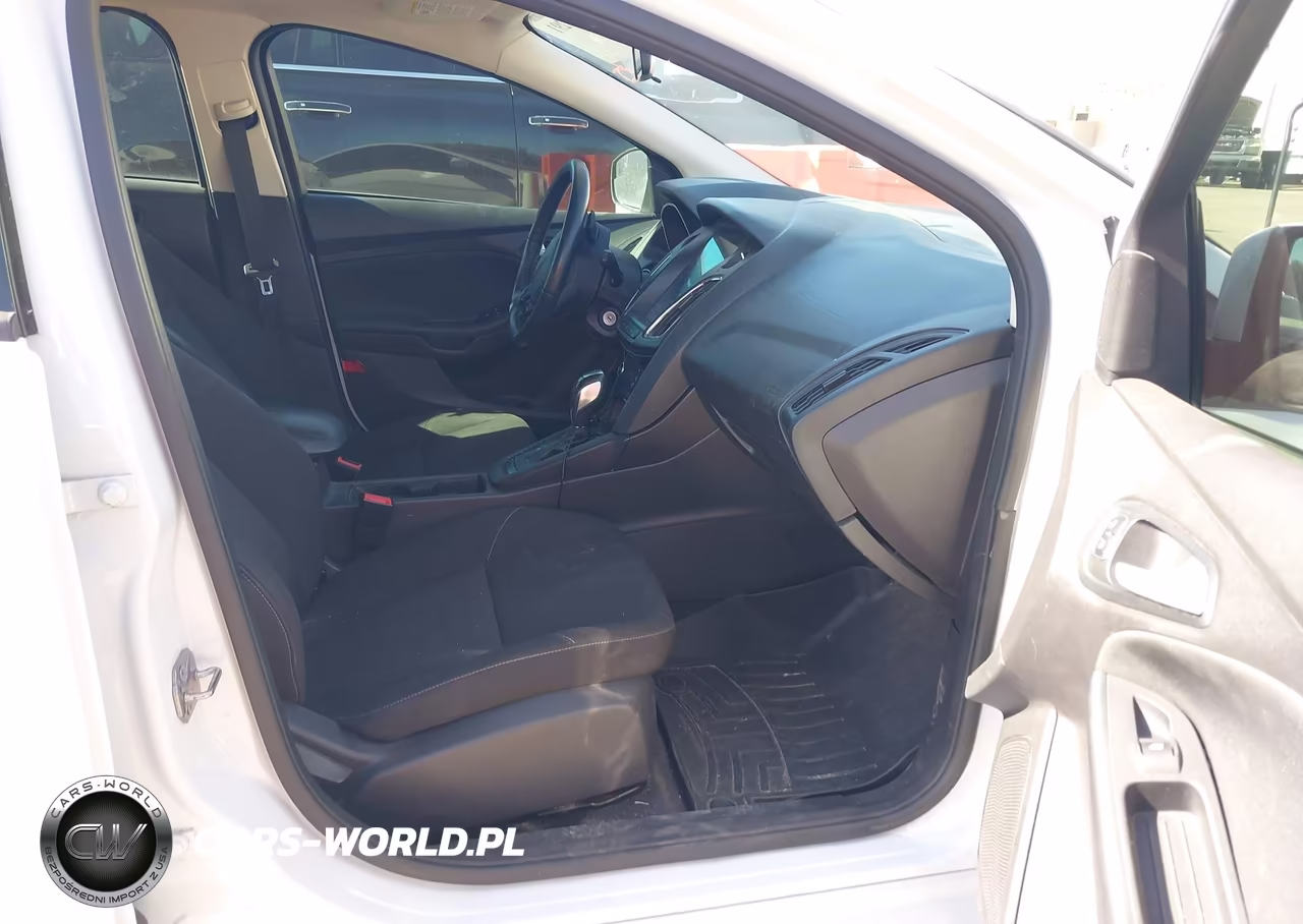2015 Ford Focus Se VIN:1FADP3K25FL230479 - 5