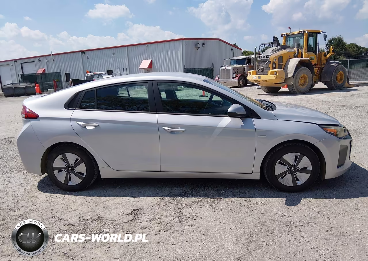2018 Hyundai Ioniq Hybrid Blue VIN:KMHC65LC0JU099987 - 18