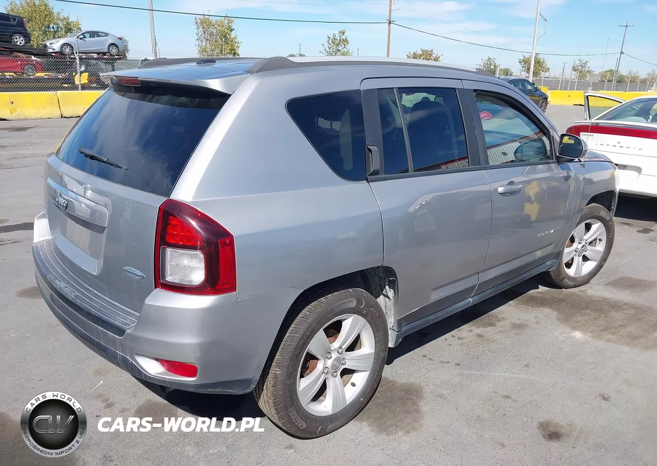 2017 Jeep Compass Latitude 4X4 VIN:1C4NJDEB4HD154512 - 4
