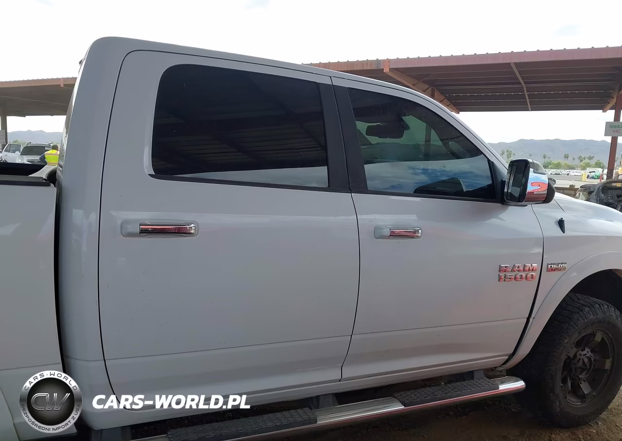 2015 Ram 1500 Laramie VIN:1C6RR7NT9FS684754 - 14