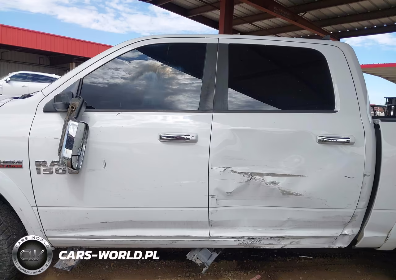 2015 Ram 1500 Laramie VIN:1C6RR7NT9FS684754 - 15
