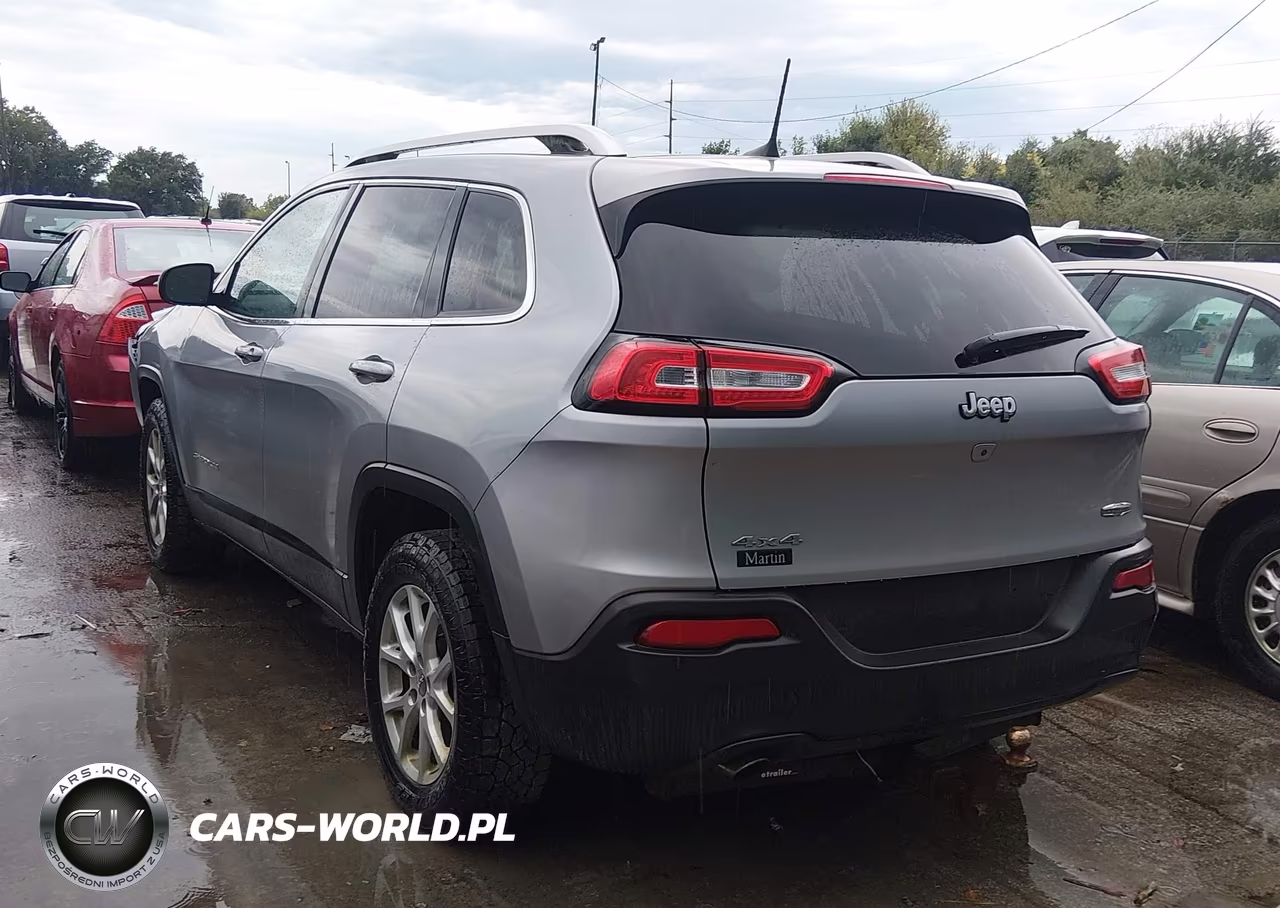 2017 Jeep Cherokee Latitude 4X4 VIN:1C4PJMCB9HW537975 - 3