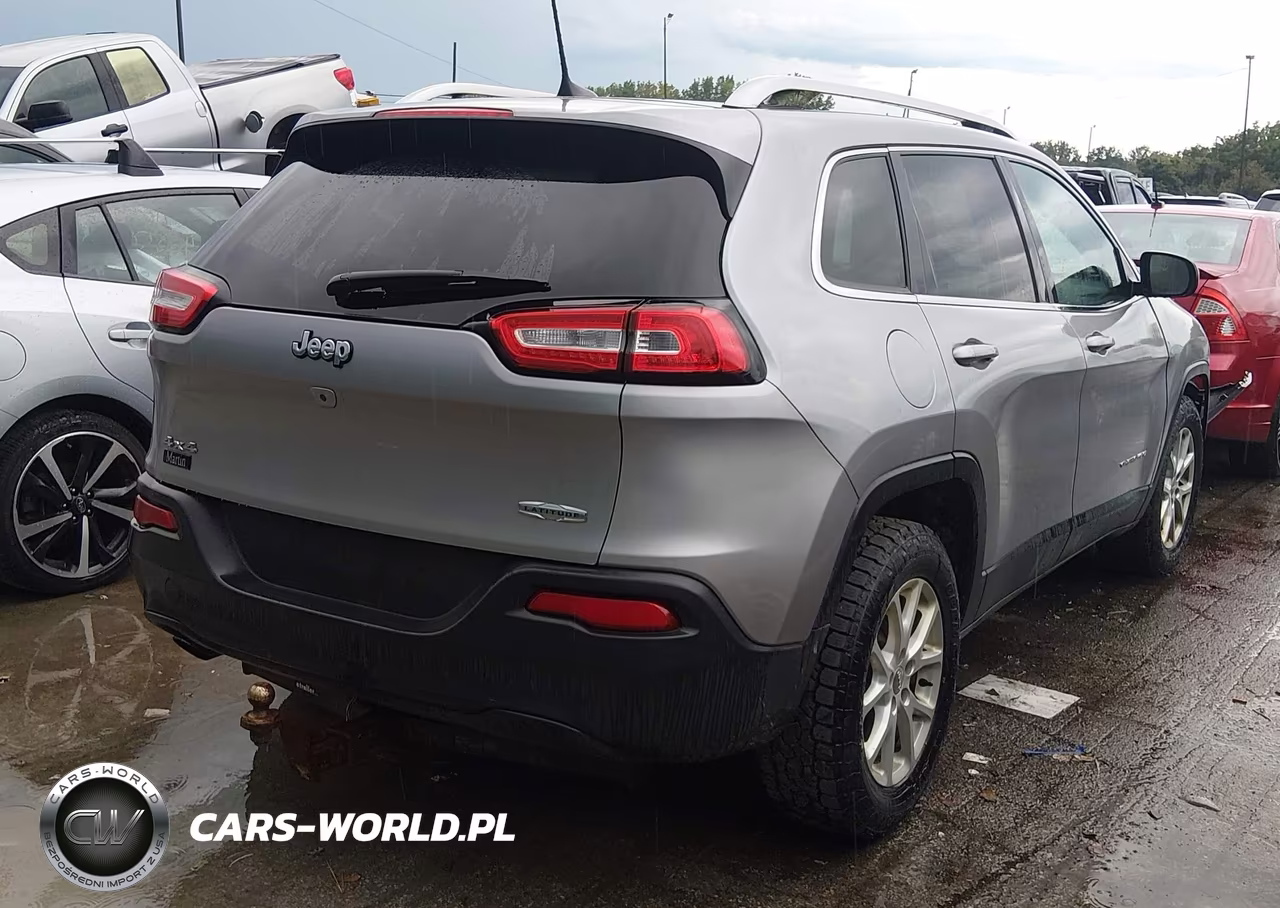 2017 Jeep Cherokee Latitude 4X4 VIN:1C4PJMCB9HW537975 - 4