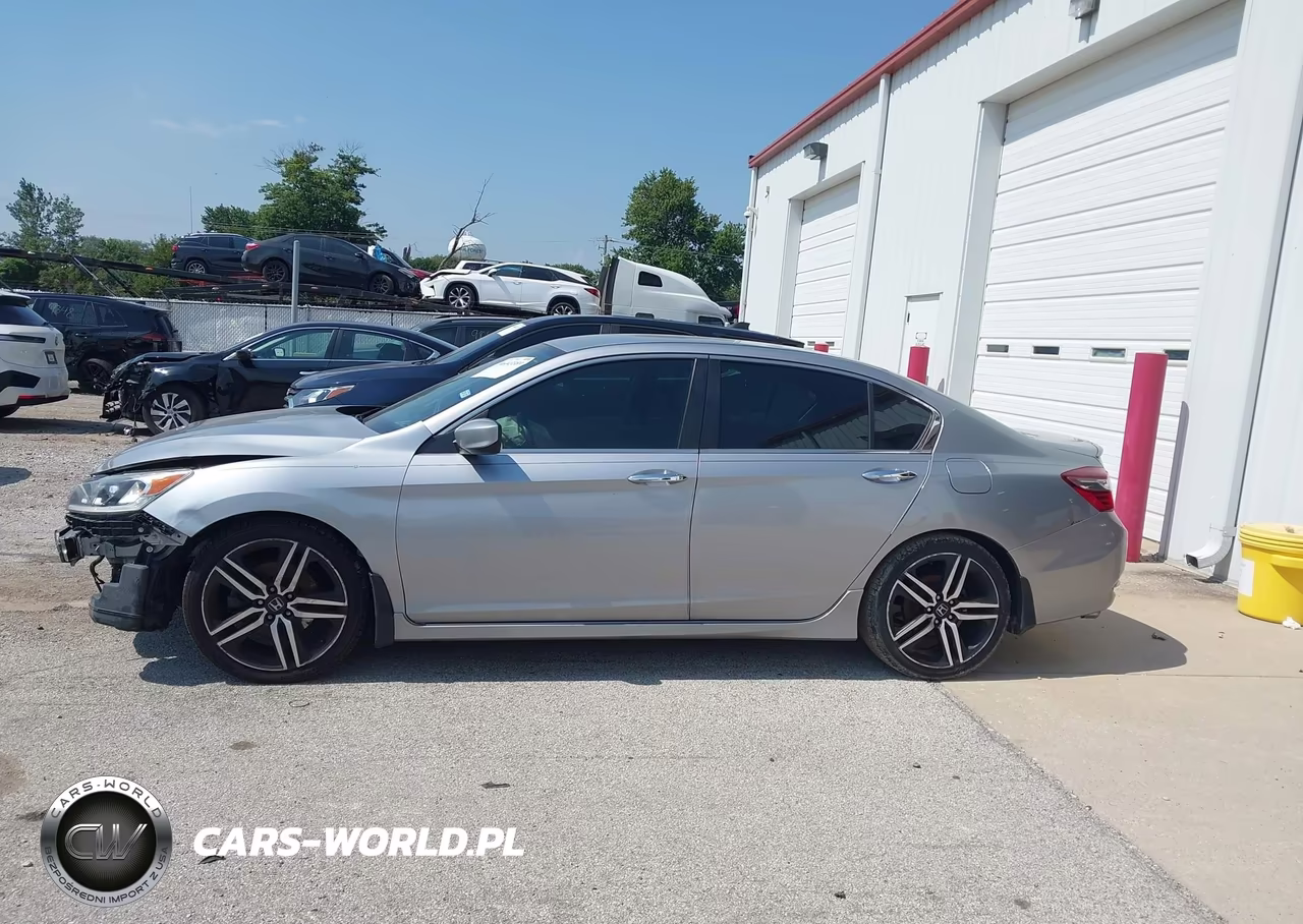 2017 Honda Accord Sport VIN:1HGCR2F58HA017377 - 14