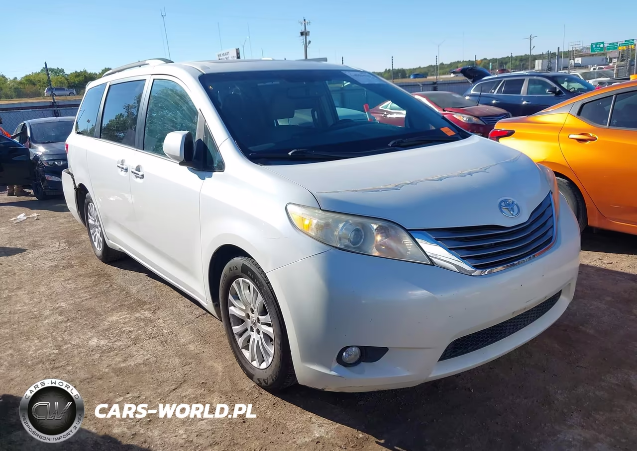 2016 Toyota Sienna Xle 8 Passenger