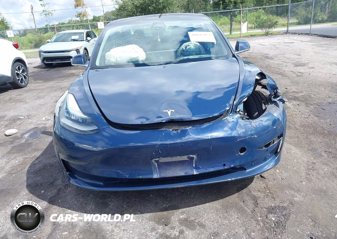 2018 Tesla Model 3 Long Range-Mid Range VIN:5YJ3E1EA3JF024902 - 11