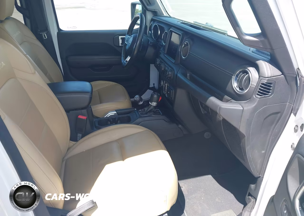 2019 Jeep Wrangler Unlimited Sahara 4X4 VIN:1C4HJXEN9KW509615 - 5