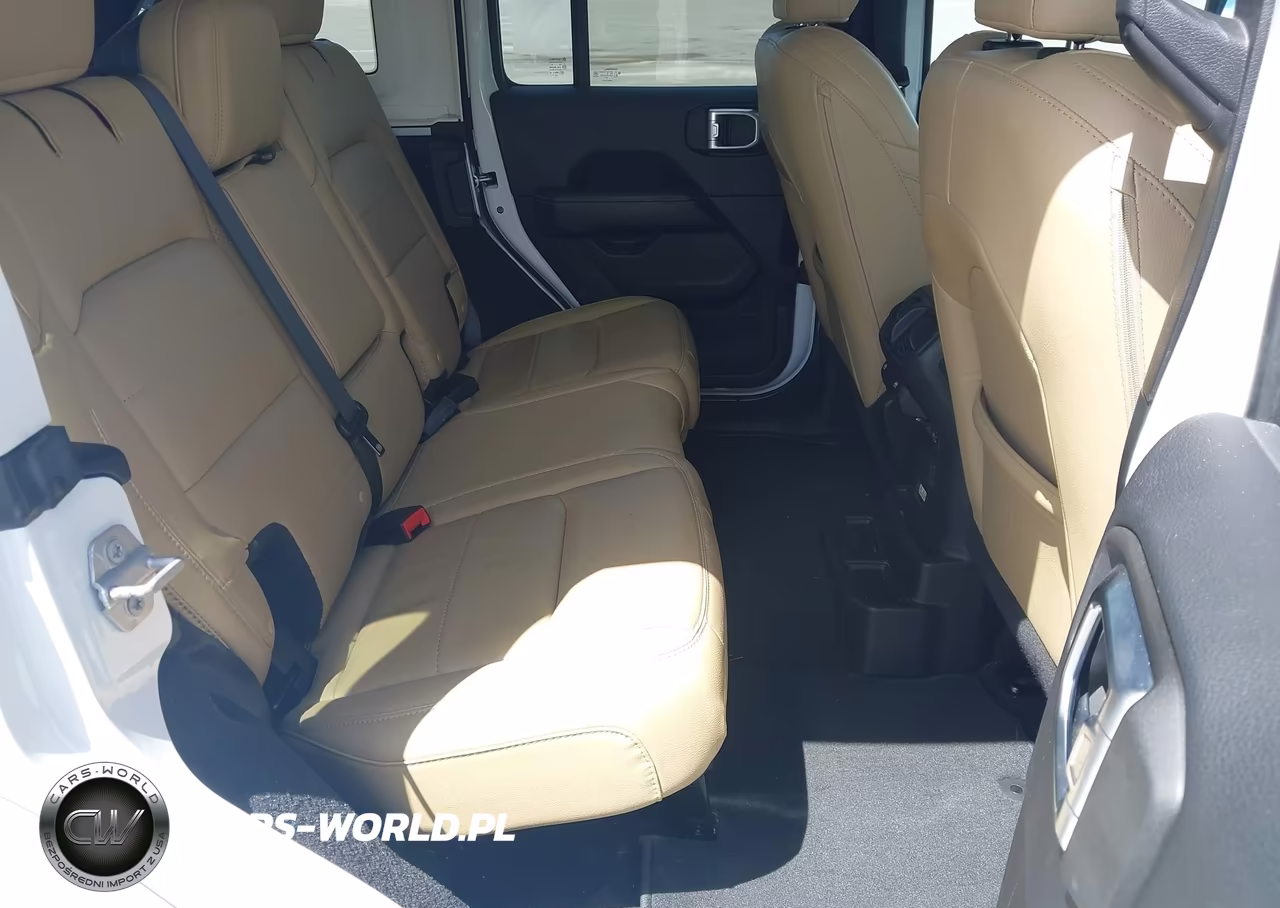2019 Jeep Wrangler Unlimited Sahara 4X4 VIN:1C4HJXEN9KW509615 - 8