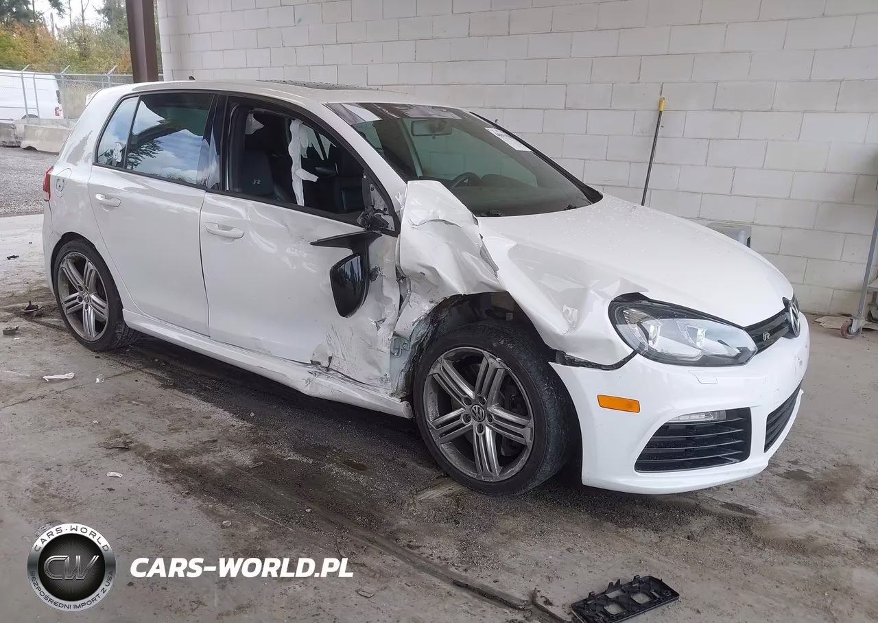 2013 Volkswagen Golf R 4-Door