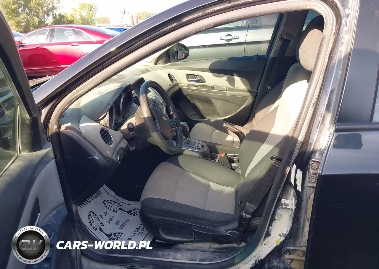2015 Chevrolet Cruze Ls Auto VIN:1G1PA5SG4F7188680 - 5