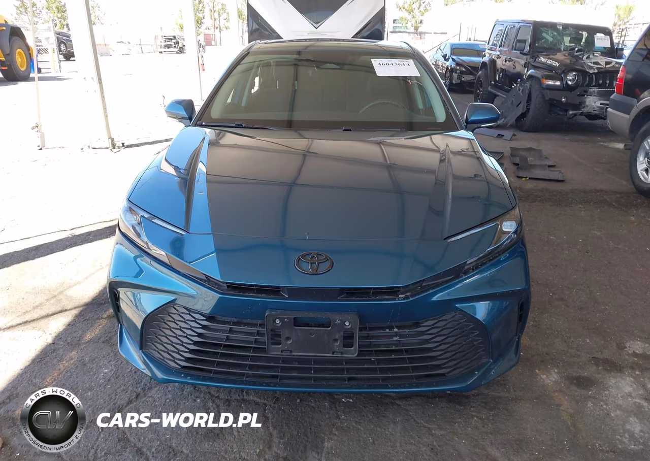 2025 Toyota Camry Le VIN:4T1DAACK5SU186868 - 12