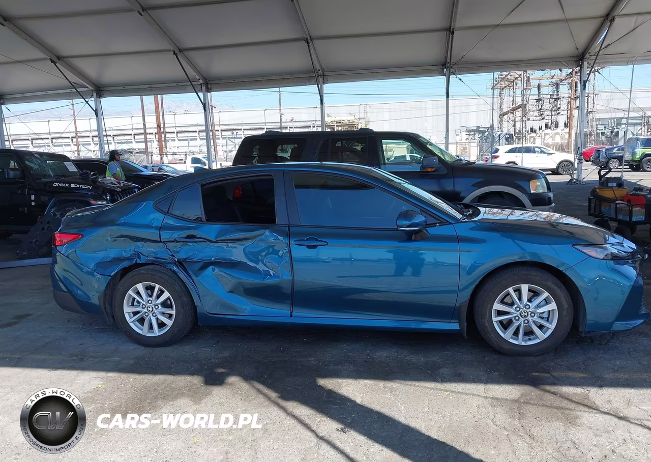 2025 Toyota Camry Le VIN:4T1DAACK5SU186868 - 13