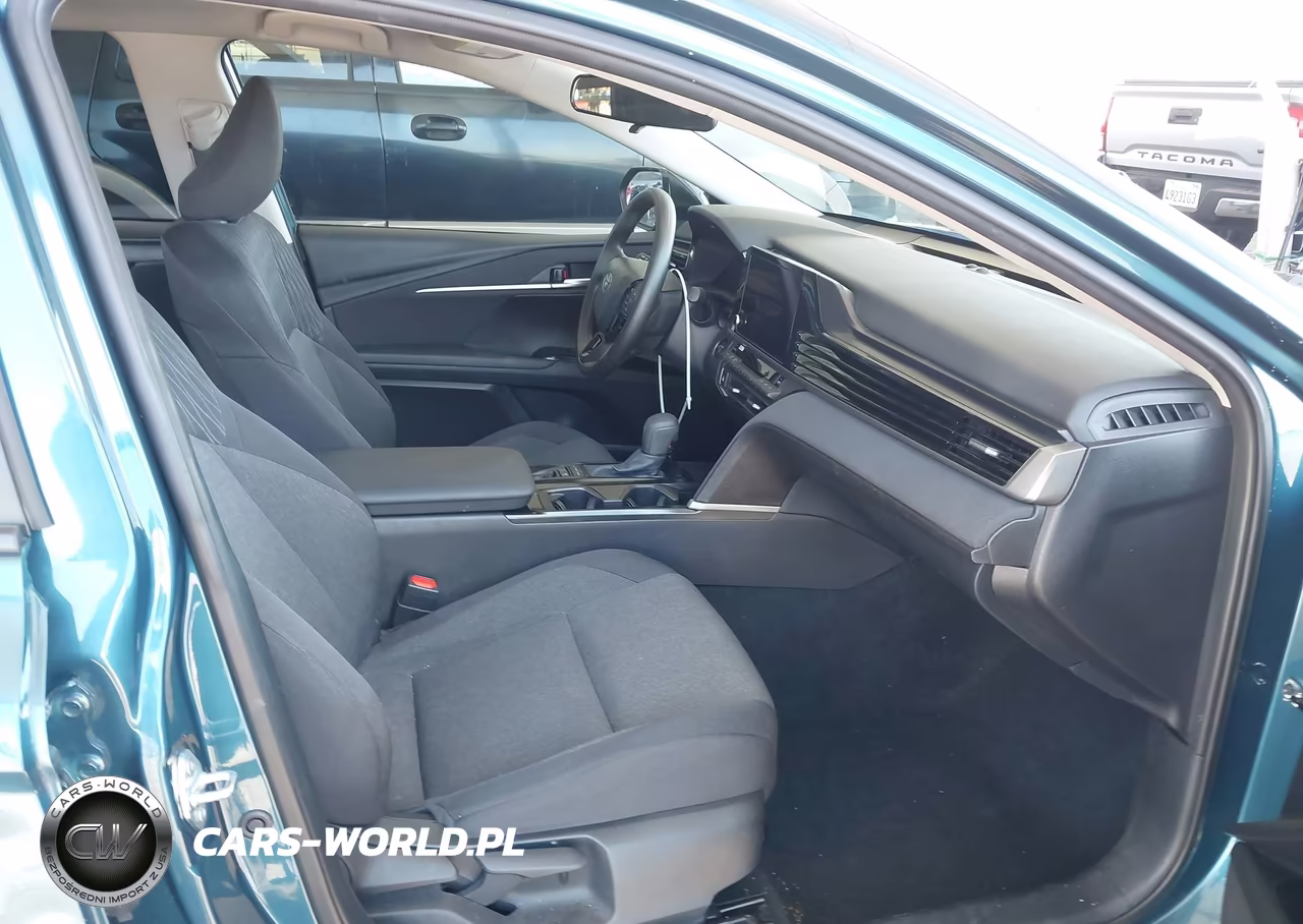 2025 Toyota Camry Le VIN:4T1DAACK5SU186868 - 5