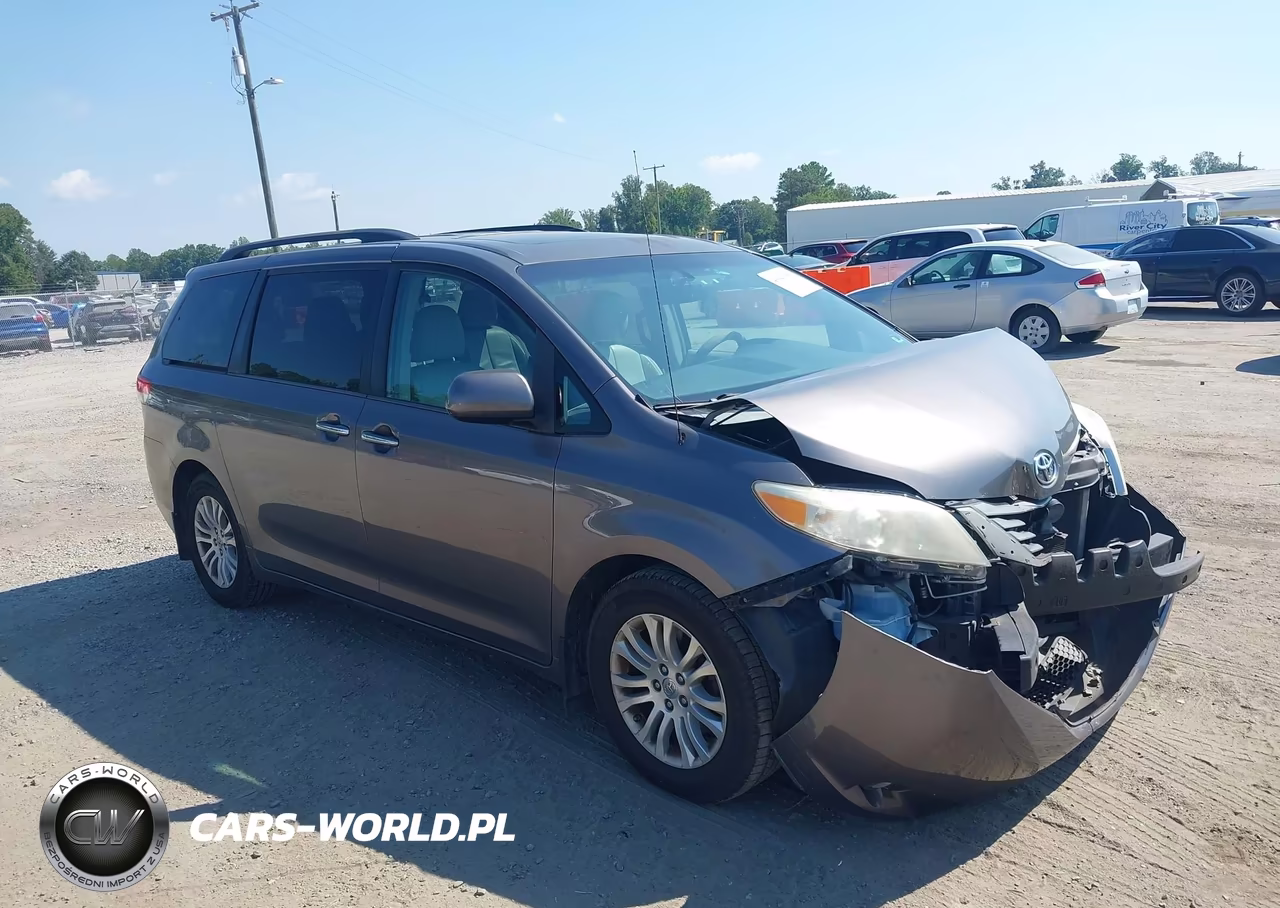 2013 Toyota Sienna Xle V6 8 Passenger