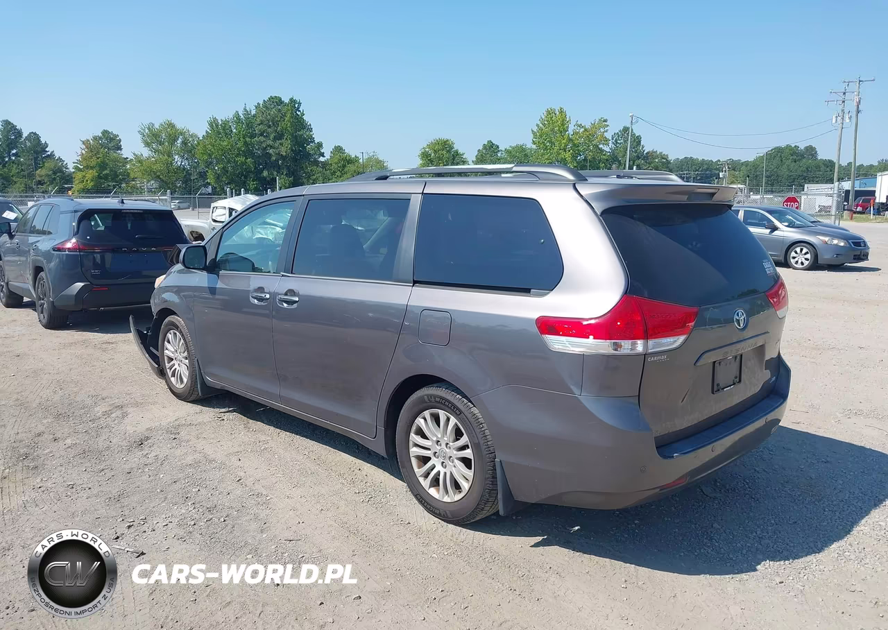 2013 Toyota Sienna Xle V6 8 Passenger VIN:5TDYK3DCXDS377912 - 3