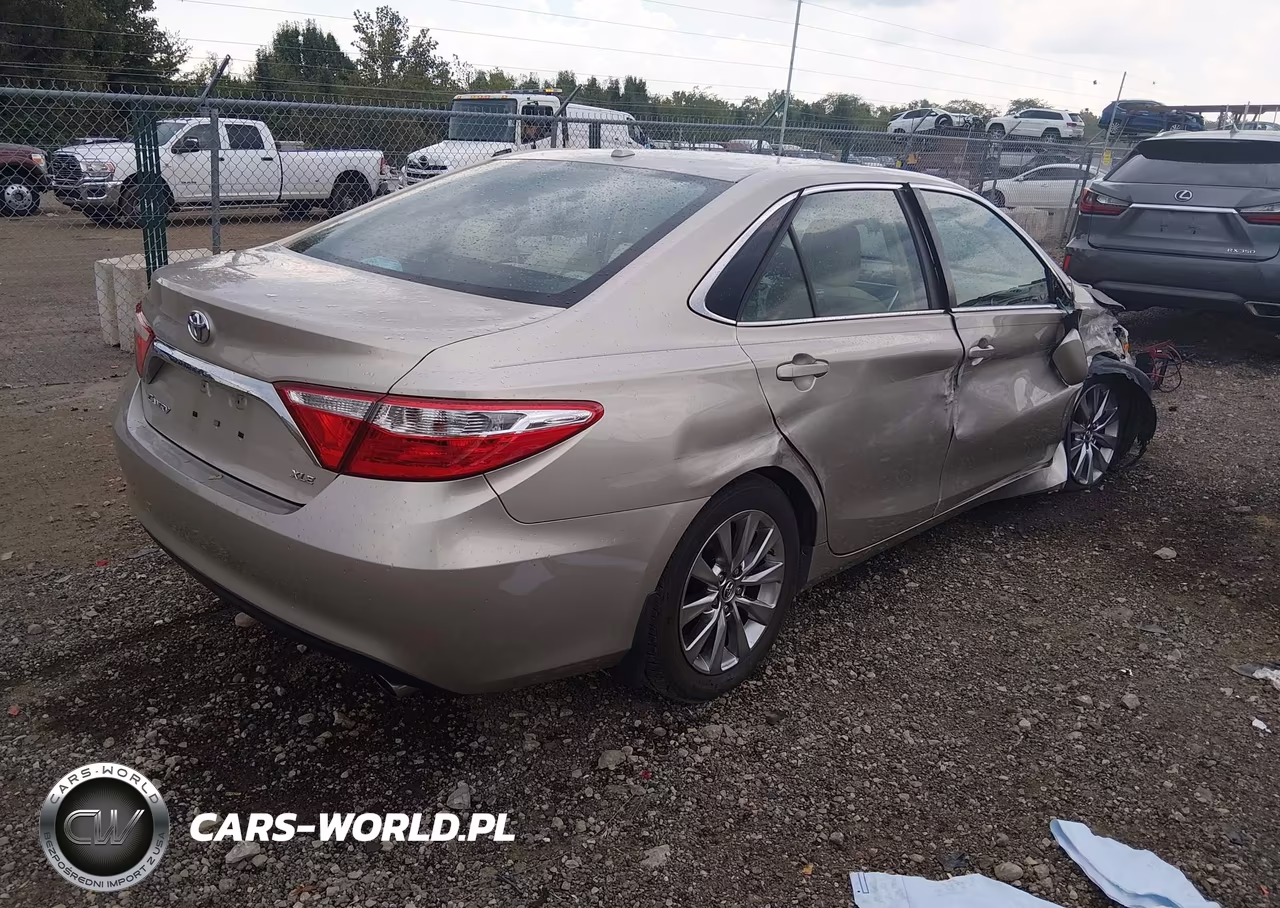 2016 Toyota Camry Xle VIN:4T4BF1FK1GR530696 - 4