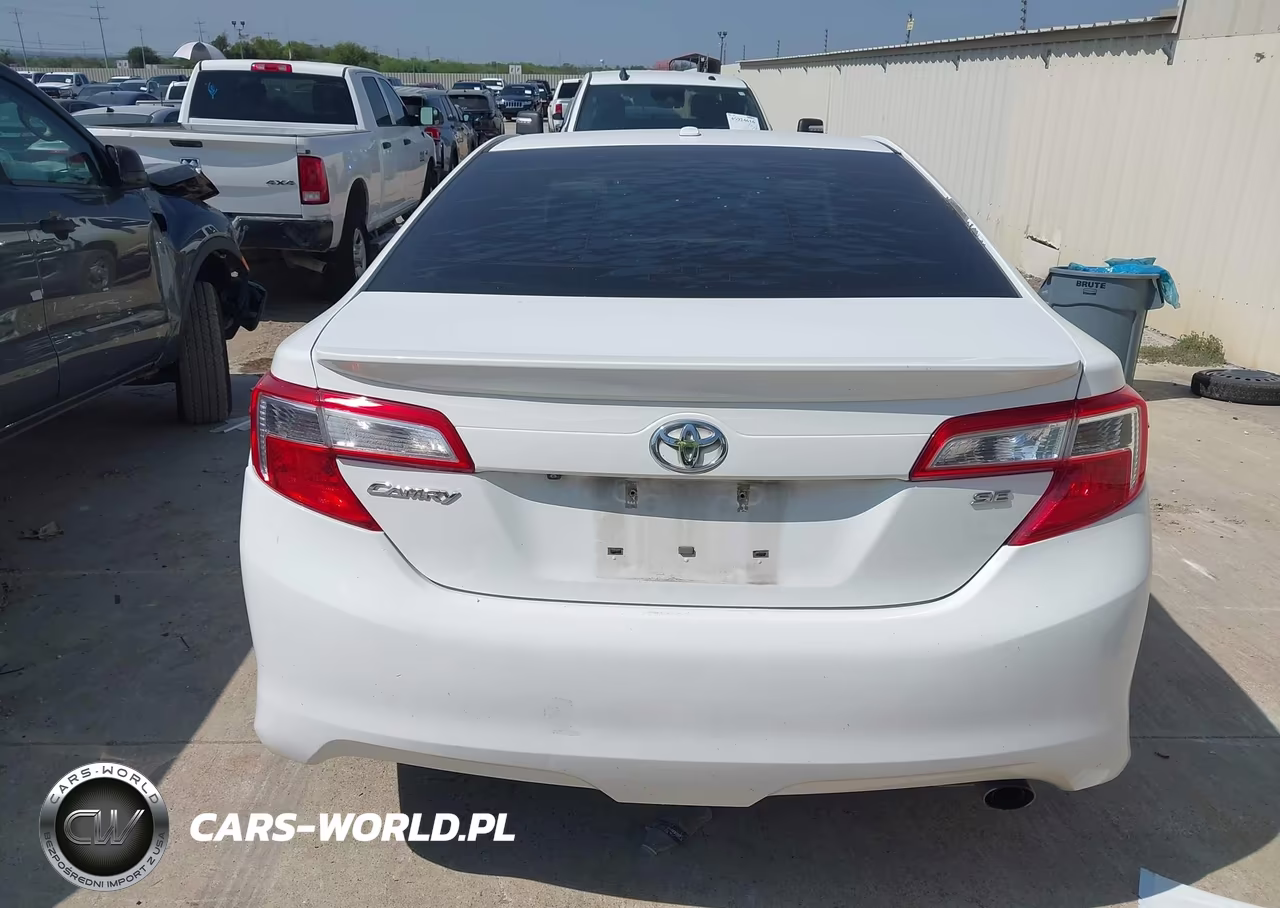 2014 Toyota Camry Se VIN:4T1BF1FK8EU852310 - 17